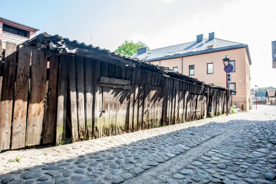 Kada neliks apgriuvusių sandėliukų?