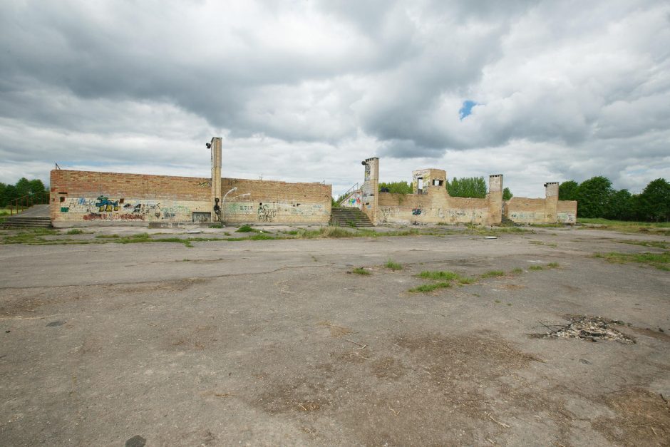 Griūvantis stadionas – ministerijos rankose