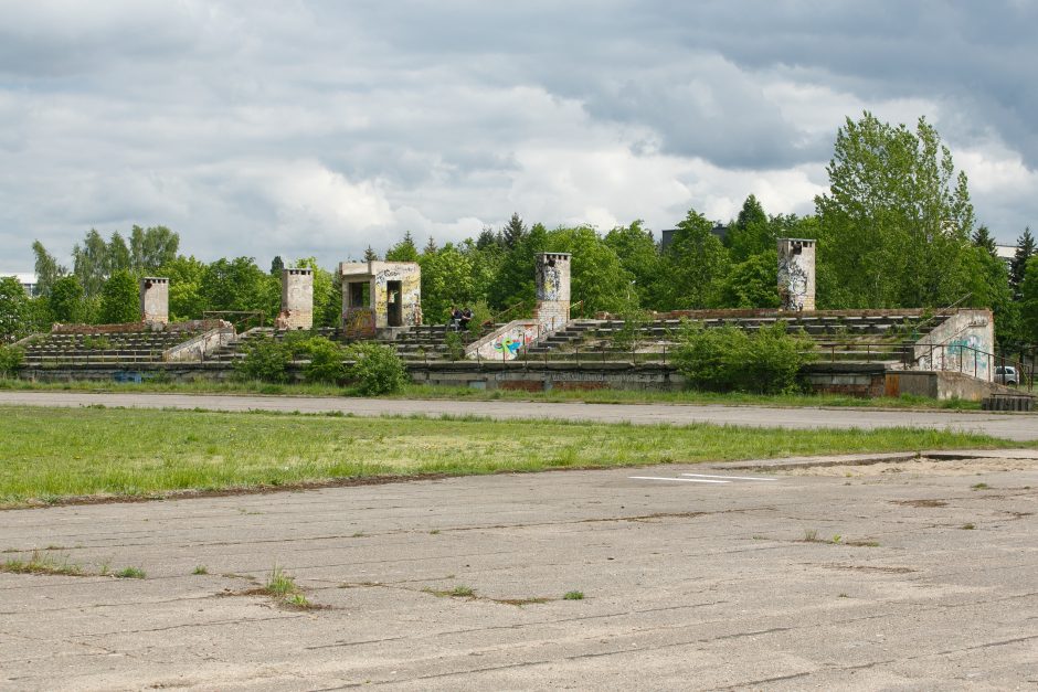 Griūvantis stadionas – ministerijos rankose