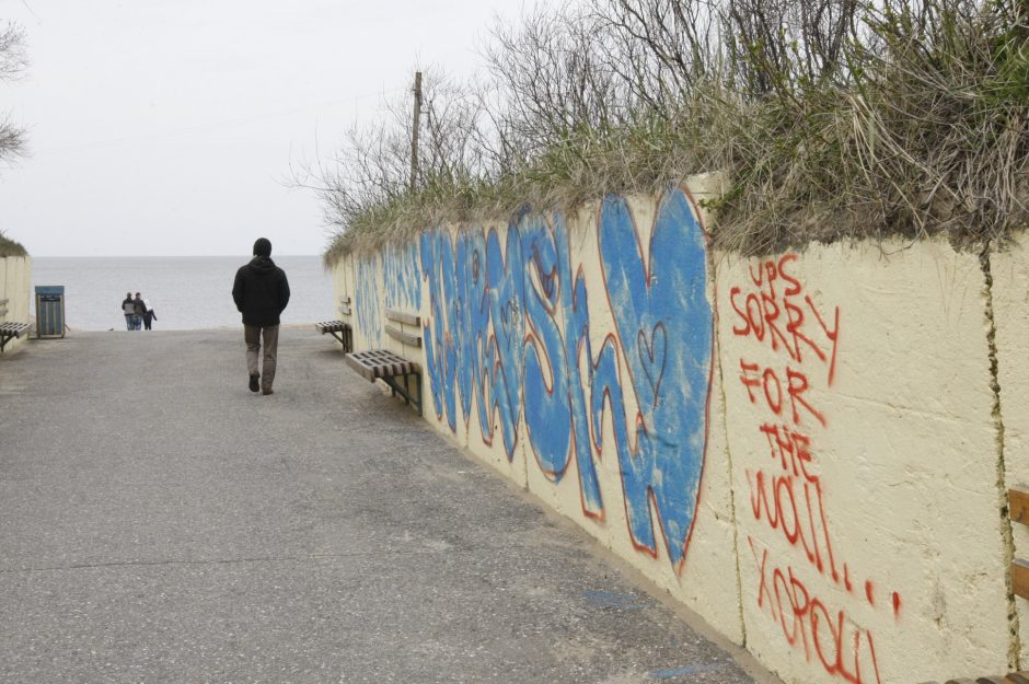 Pajūrį vėl atakuoja grafitininkai