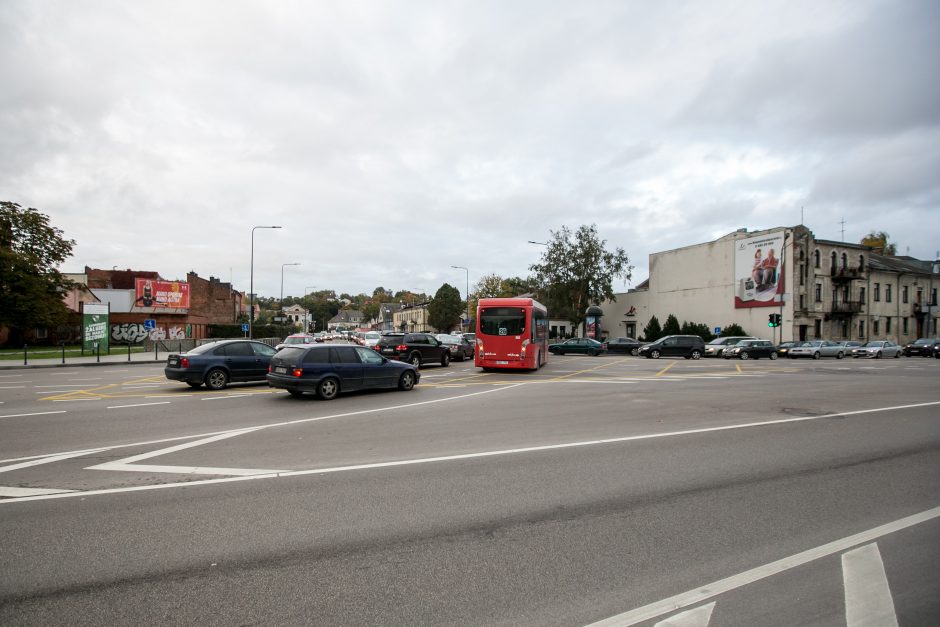 Automobilių spūstys vis labiau dusina Kauną