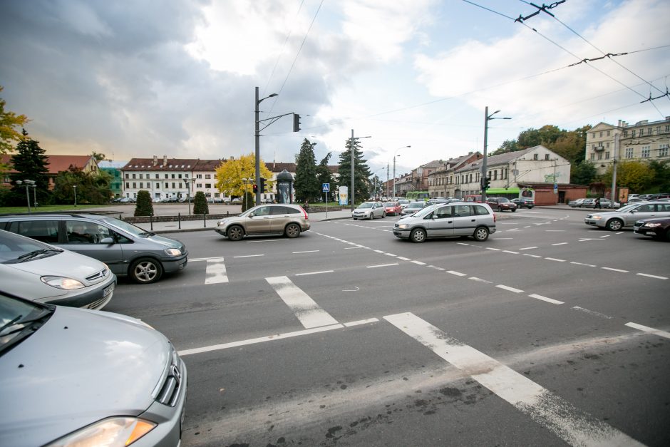 Automobilių spūstys vis labiau dusina Kauną