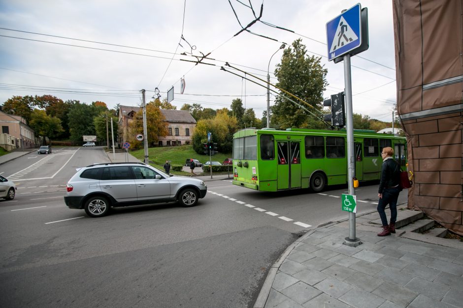 Automobilių spūstys vis labiau dusina Kauną