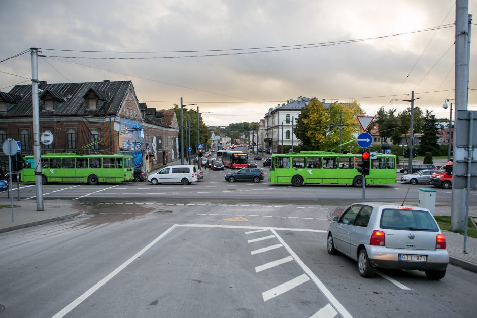 Automobilių spūstys vis labiau dusina Kauną