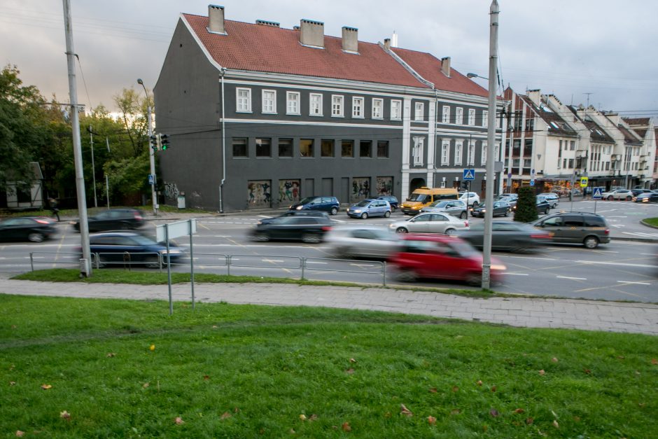 Automobilių spūstys vis labiau dusina Kauną