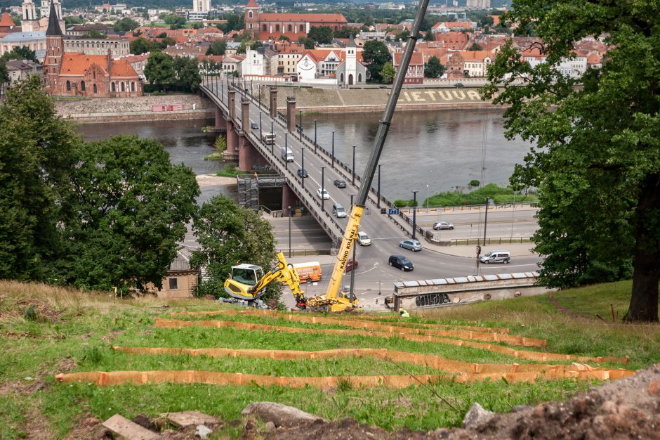 Ar Aleksoto kalnui gresia Gedimino kalno likimas?