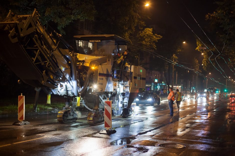 Antakalnio gatvėje naktį bus tiesiamas naujas asfaltas