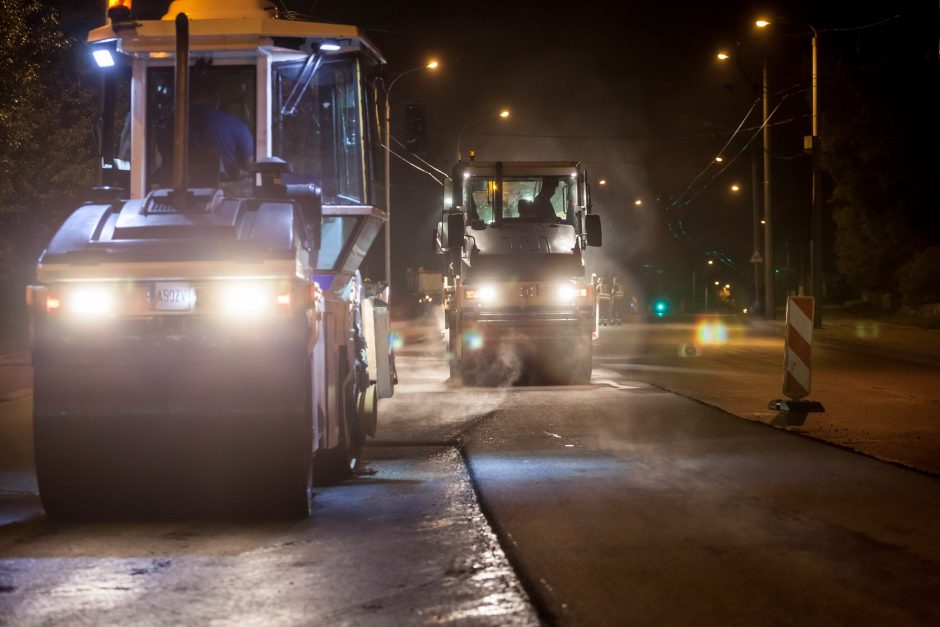 Antakalnio gatvėje naktį bus tiesiamas naujas asfaltas