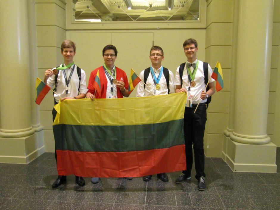 Tarptautinėje fizikos olimpiadoje Lietuvos moksleiviams – auksas ir bronza