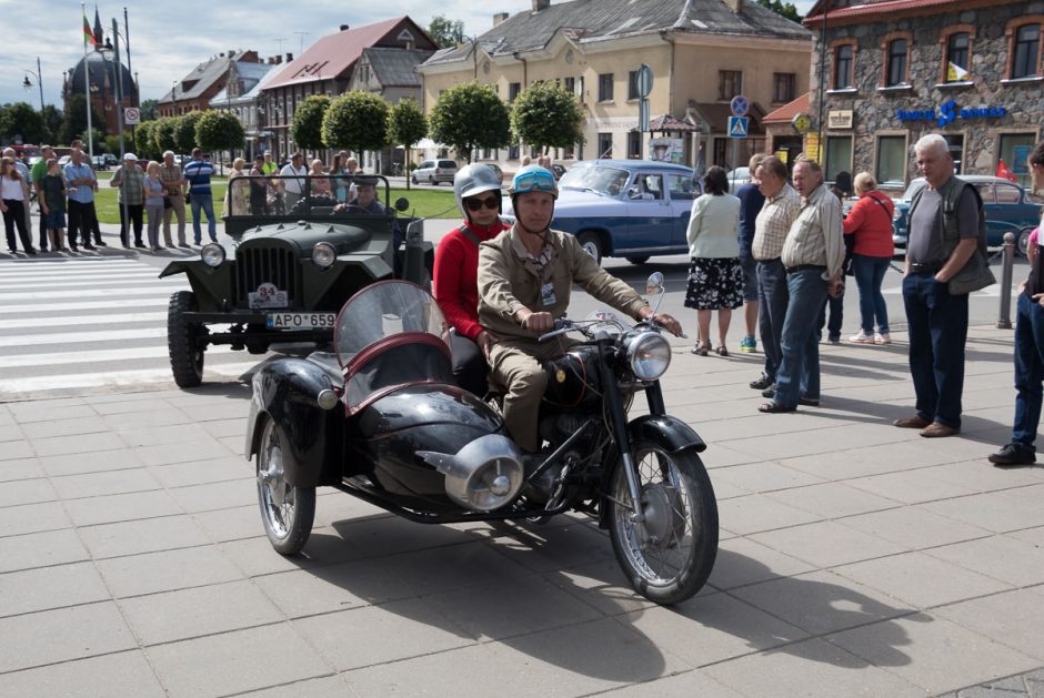 Prie Sartų ežero rinkosi istorinės technikos puoselėtojai