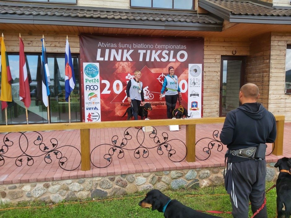 Kauno rajone vyko pirmasis šunų biatlonas: iššūkių netrūko ir keturkojų šeimininkams