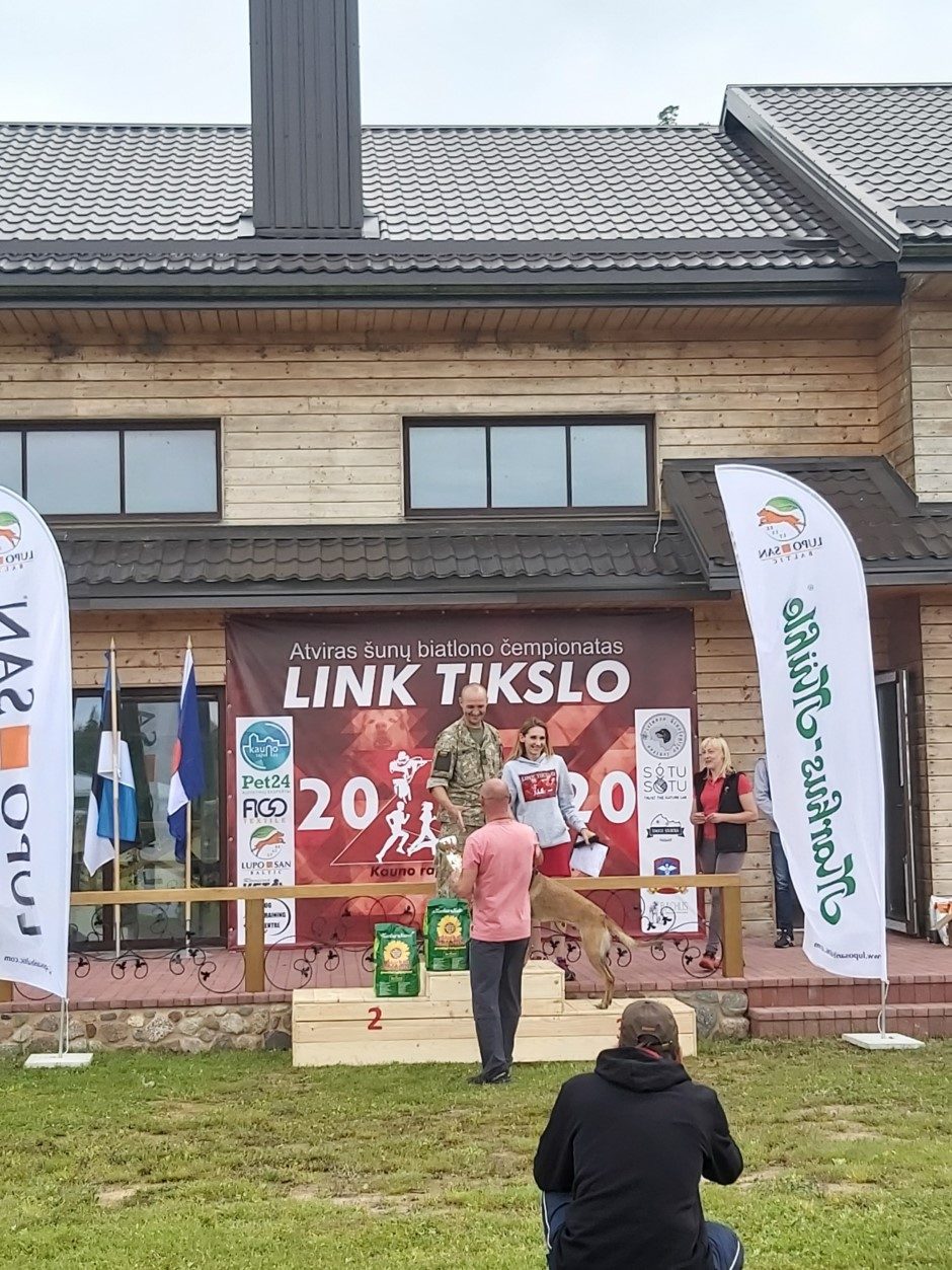 Kauno rajone vyko pirmasis šunų biatlonas: iššūkių netrūko ir keturkojų šeimininkams