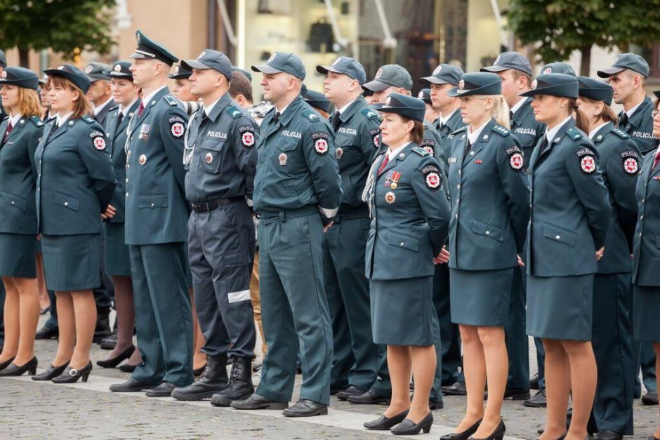 Rotušės aikštėje mero padėkomis iškilmingai apdovanoti Angelai sargai