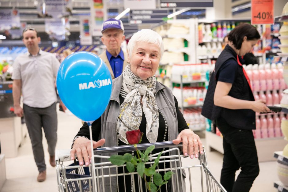 Pirkėjams duris atvėrė atsinaujinusi Karoliniškių „Maxima“