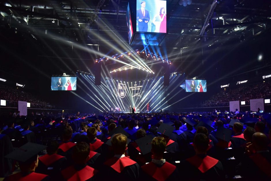 KTU absolventų diplomų įteikimo ceremonijoje – „Golden Parazyth“ koncertas