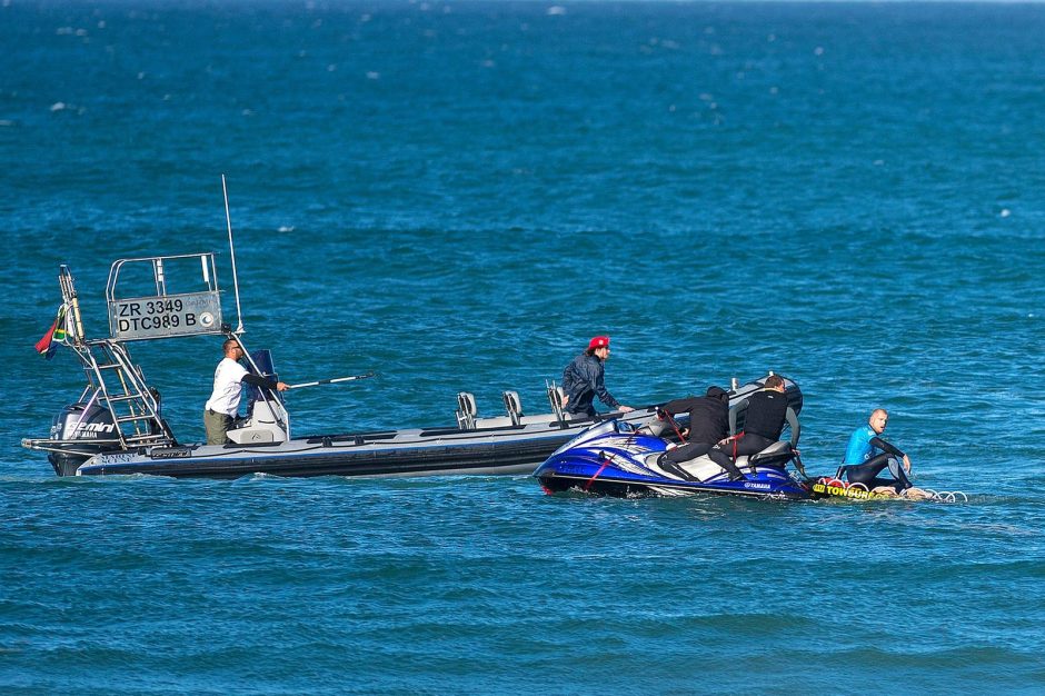 Nuo ryklio išsigelbėjęs australas banglenčių sporto neapleis