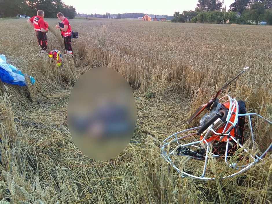 Prienų rajone nukritus parasparniui žuvo vyras