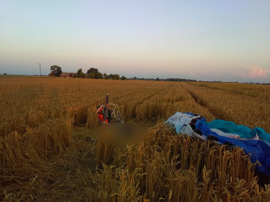 Prienų rajone nukritus parasparniui žuvo vyras