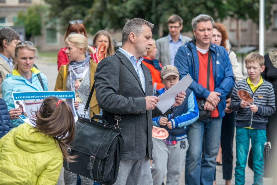 Žaliakalnio gyventojai protestuoja dėl mokyklos pertvarkos