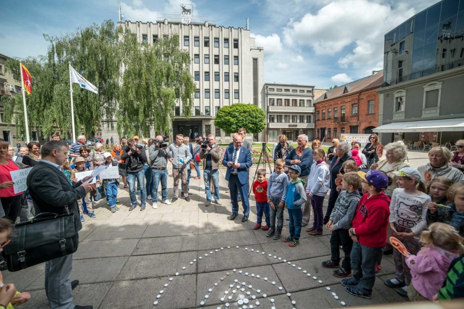 Žaliakalnio gyventojai protestuoja dėl mokyklos pertvarkos