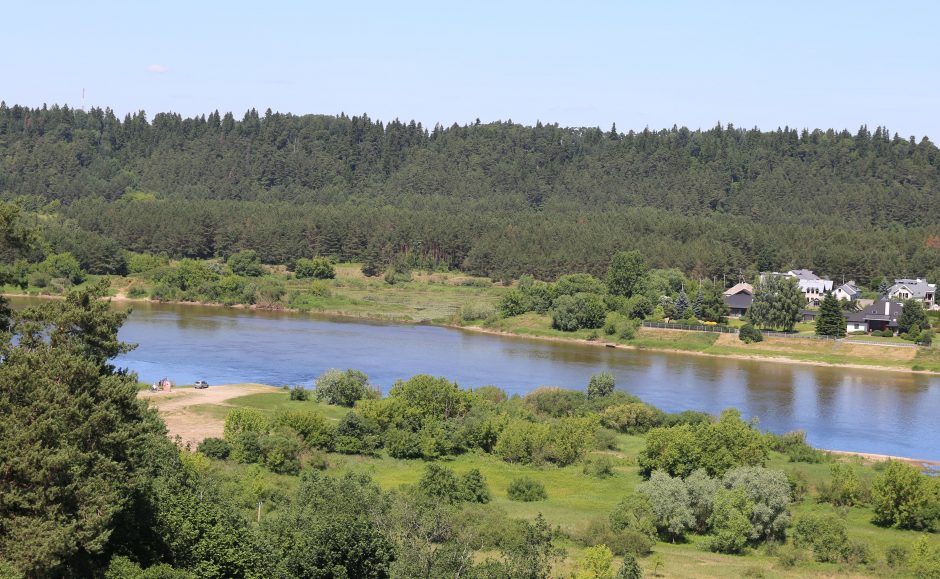 Pyplių piliakalnį „užpuolė“ archeologai ir statybininkai: kas daroma?