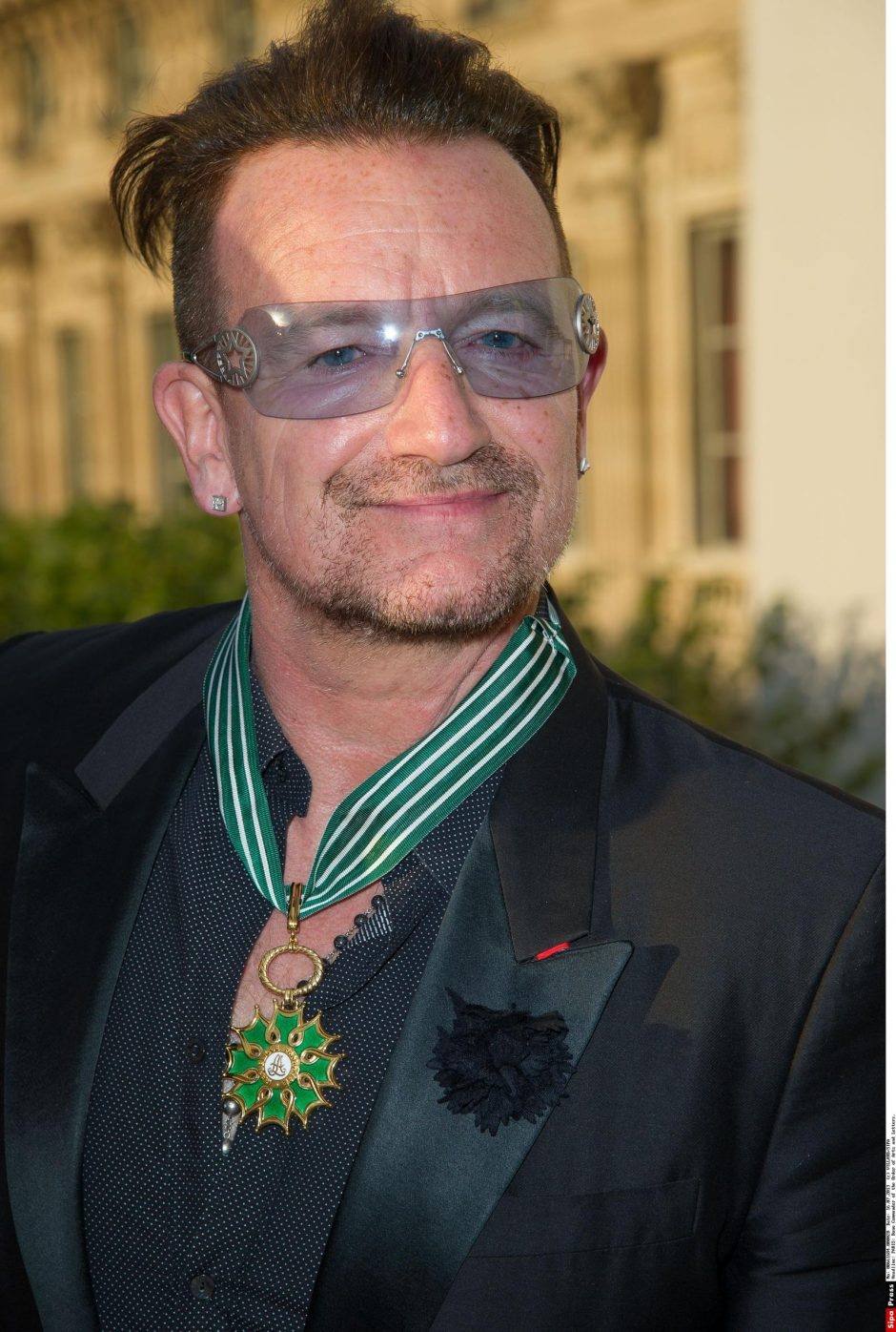 Bono gavo aukščiausią Prancūzijos kultūros apdovanojimą 