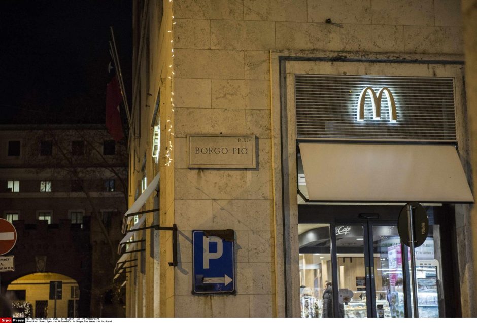 Prie Vatikano atidarytas „McDonald`s“ sulaukė kritikos