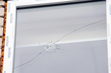 Kulka perskrodė energetikos inspektorių kabineto langą 