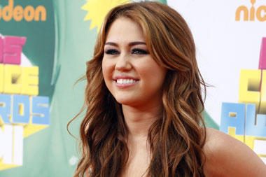  Į Miley Cyrus panašios sekso lėlės parduotos per parą (foto)