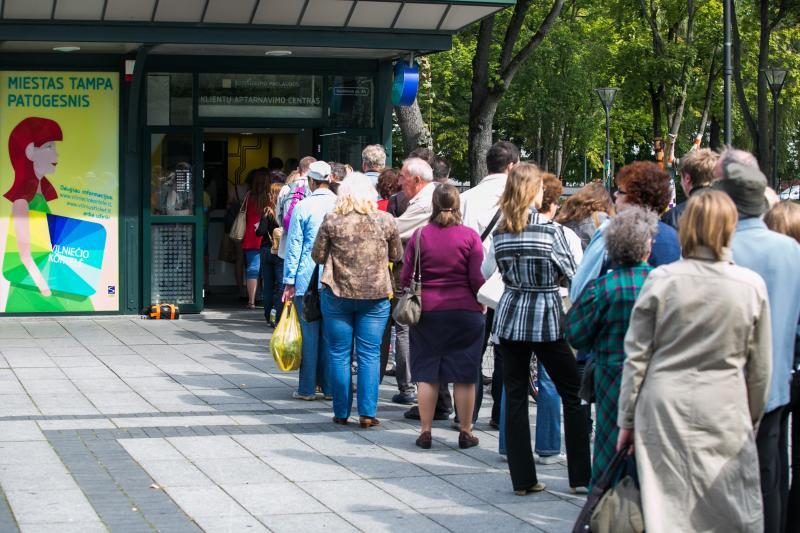 Norint pasipildyti naująjį e.bilietą, tenka stovėti eilėje