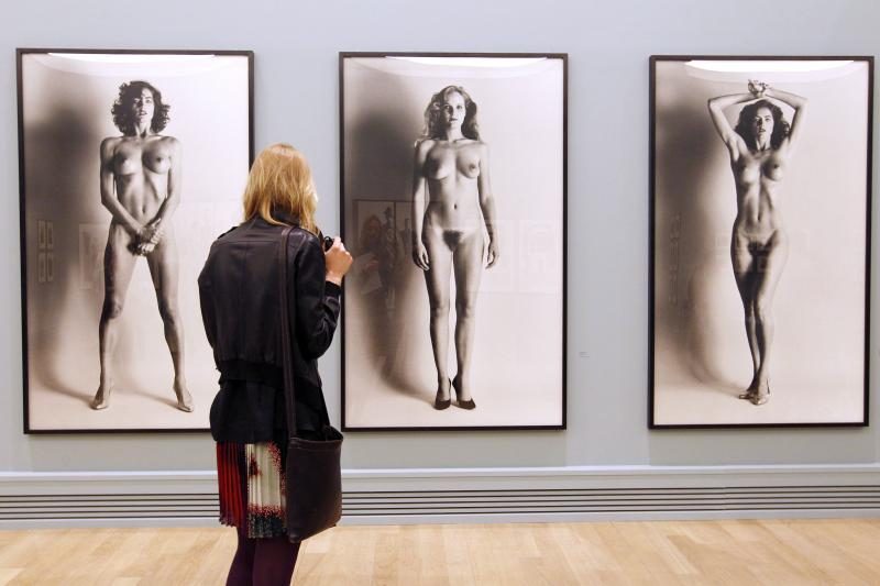 Paryžiuje atsidarė erotinės mados fotografijos paroda