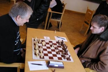 Šachmatų lygos lyderiai sužaidė lygiosiomis