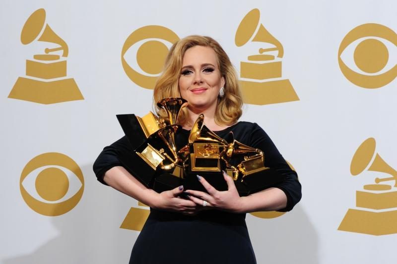 „Grammy“ apdovanojimų ceremonijoje triumfavo Adele 