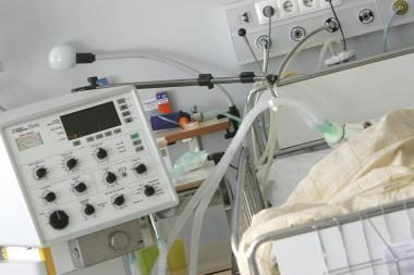 Lenkijos gydytojas gyvą ligonį paskelbė mirusiu 
