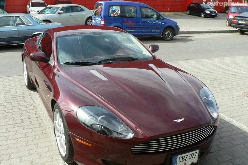 Praskolinto „Aston Martin DB9“ niekas nenorėjo pirkti