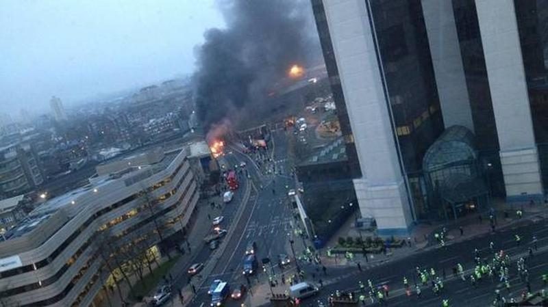 Londono centre užkliudęs kraną sudužo sraigtasparnis, žuvo du žmonės