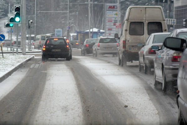 Kelių būklė: rajoniniuose keliuose eismo sąlygos - žiemiškos