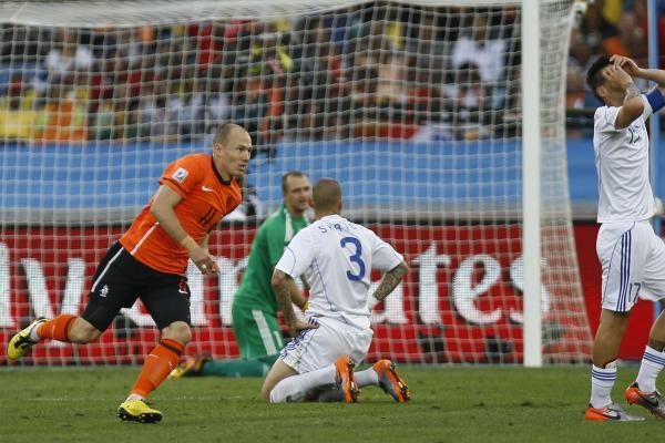 Pasaulio futbolo pirmenybių aštuntfinalis: olandai įveikė slovakus