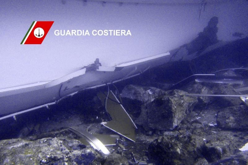 „Costa Concordia“ kapitonas nepakluso raginimams sugrįžti į laivą