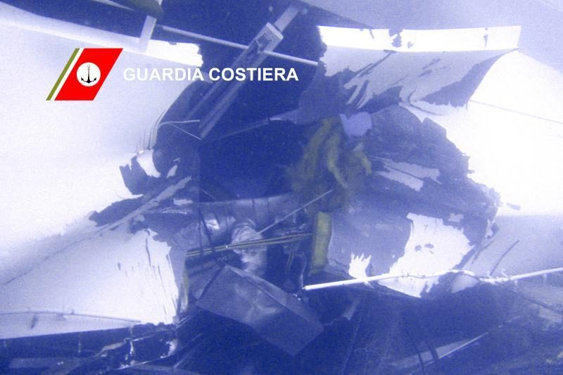 „Costa Concordia“ kapitonas nepakluso raginimams sugrįžti į laivą