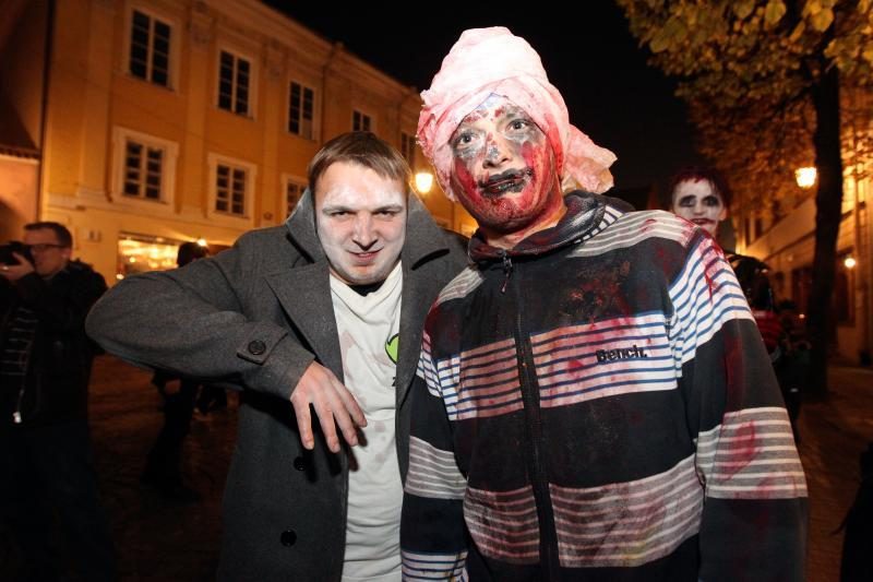Zombių paradas trumpam pažadino snaudžiantį miestą