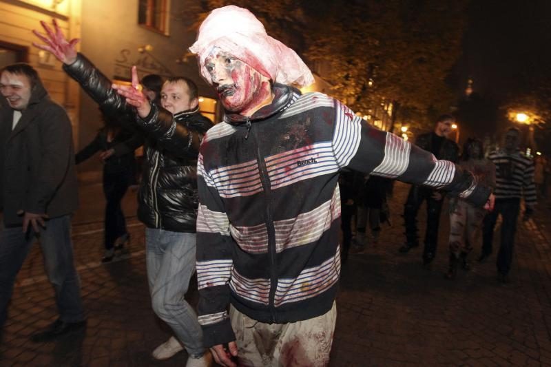 Zombių paradas trumpam pažadino snaudžiantį miestą