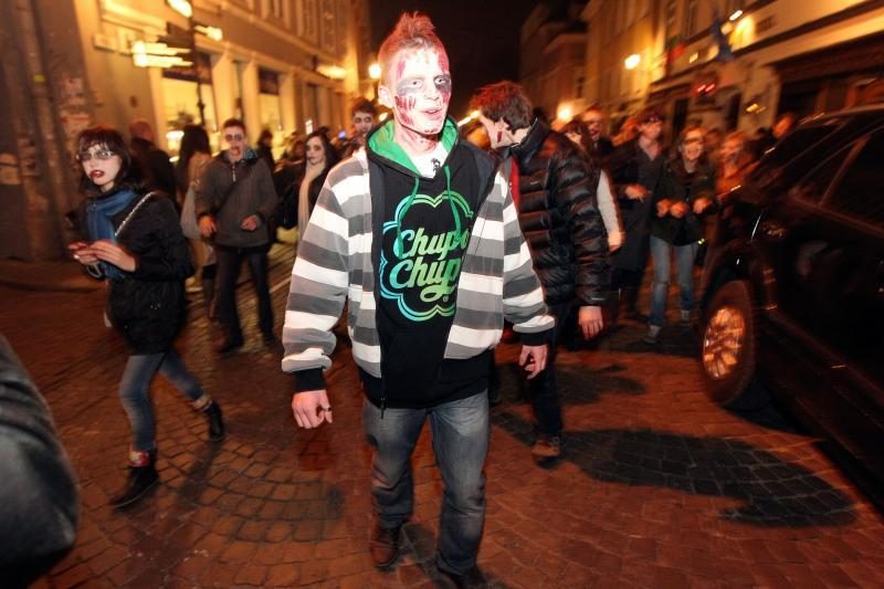 Zombių paradas trumpam pažadino snaudžiantį miestą