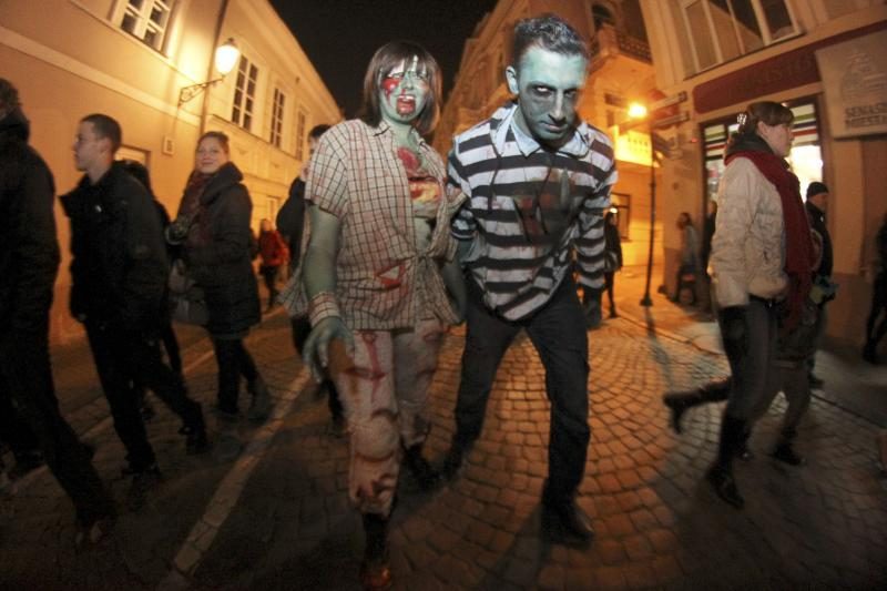 Zombių paradas trumpam pažadino snaudžiantį miestą