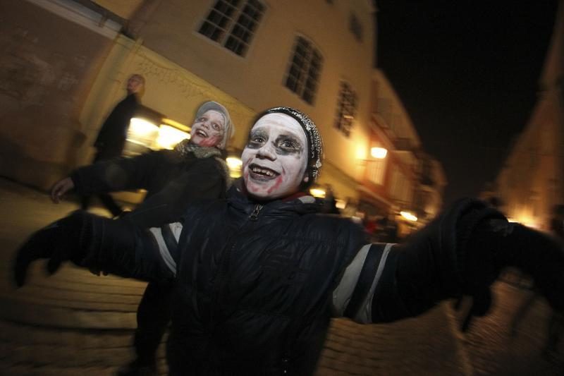 Zombių paradas trumpam pažadino snaudžiantį miestą