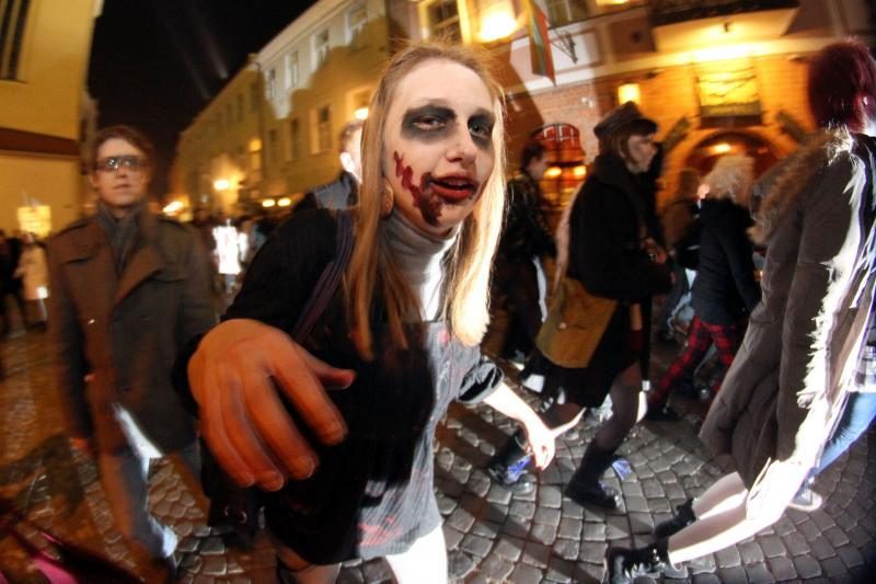 Zombių paradas trumpam pažadino snaudžiantį miestą
