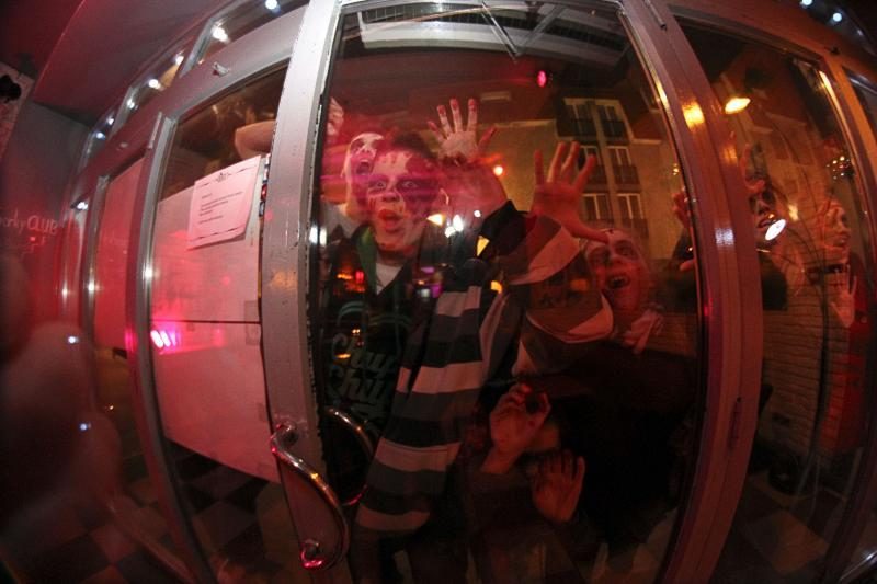 Zombių paradas trumpam pažadino snaudžiantį miestą