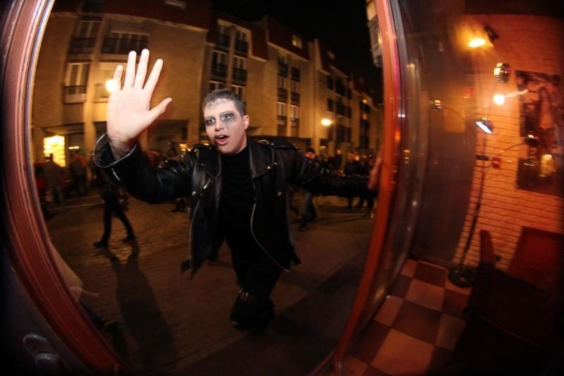 Zombių paradas trumpam pažadino snaudžiantį miestą