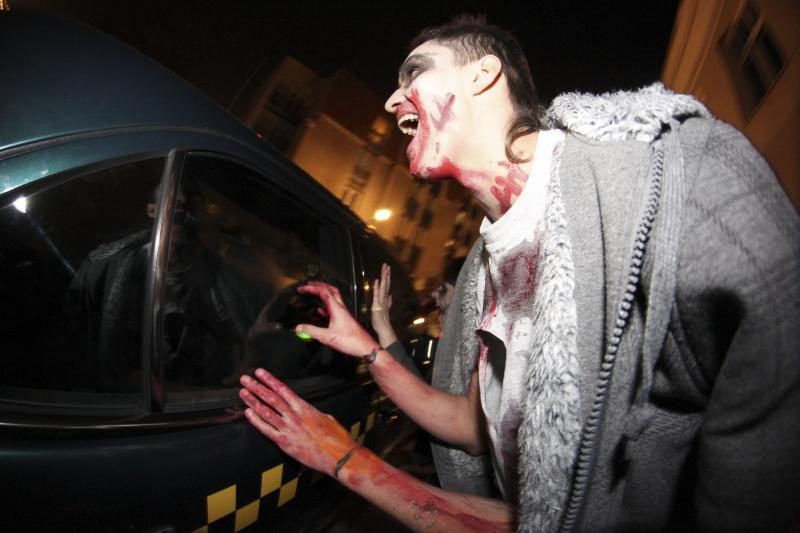 Zombių paradas trumpam pažadino snaudžiantį miestą