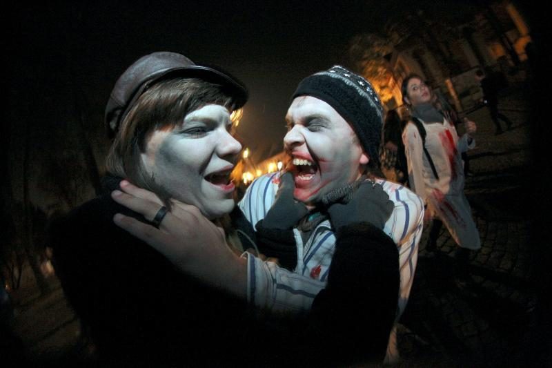 Zombių paradas trumpam pažadino snaudžiantį miestą